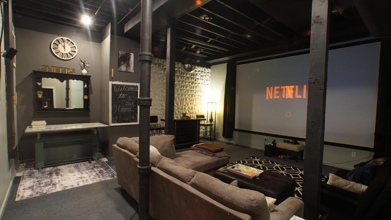אומהה 160Inch Home Movie Theater- Great For Movie Night! מראה חיצוני תמונה