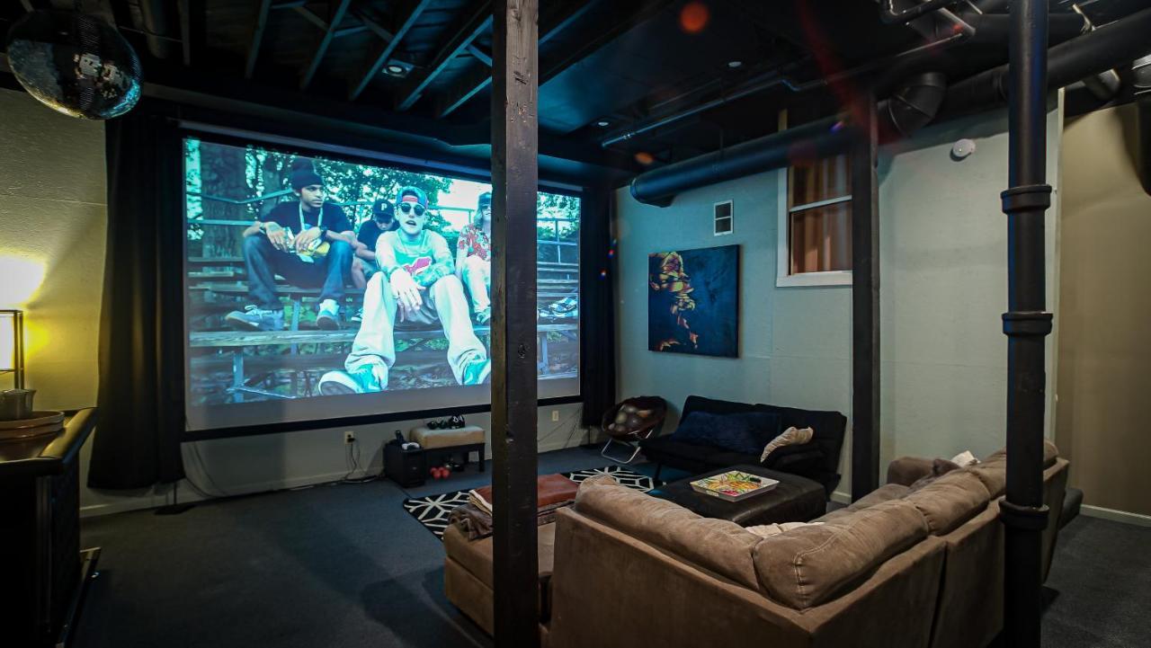 אומהה 160Inch Home Movie Theater- Great For Movie Night! מראה חיצוני תמונה